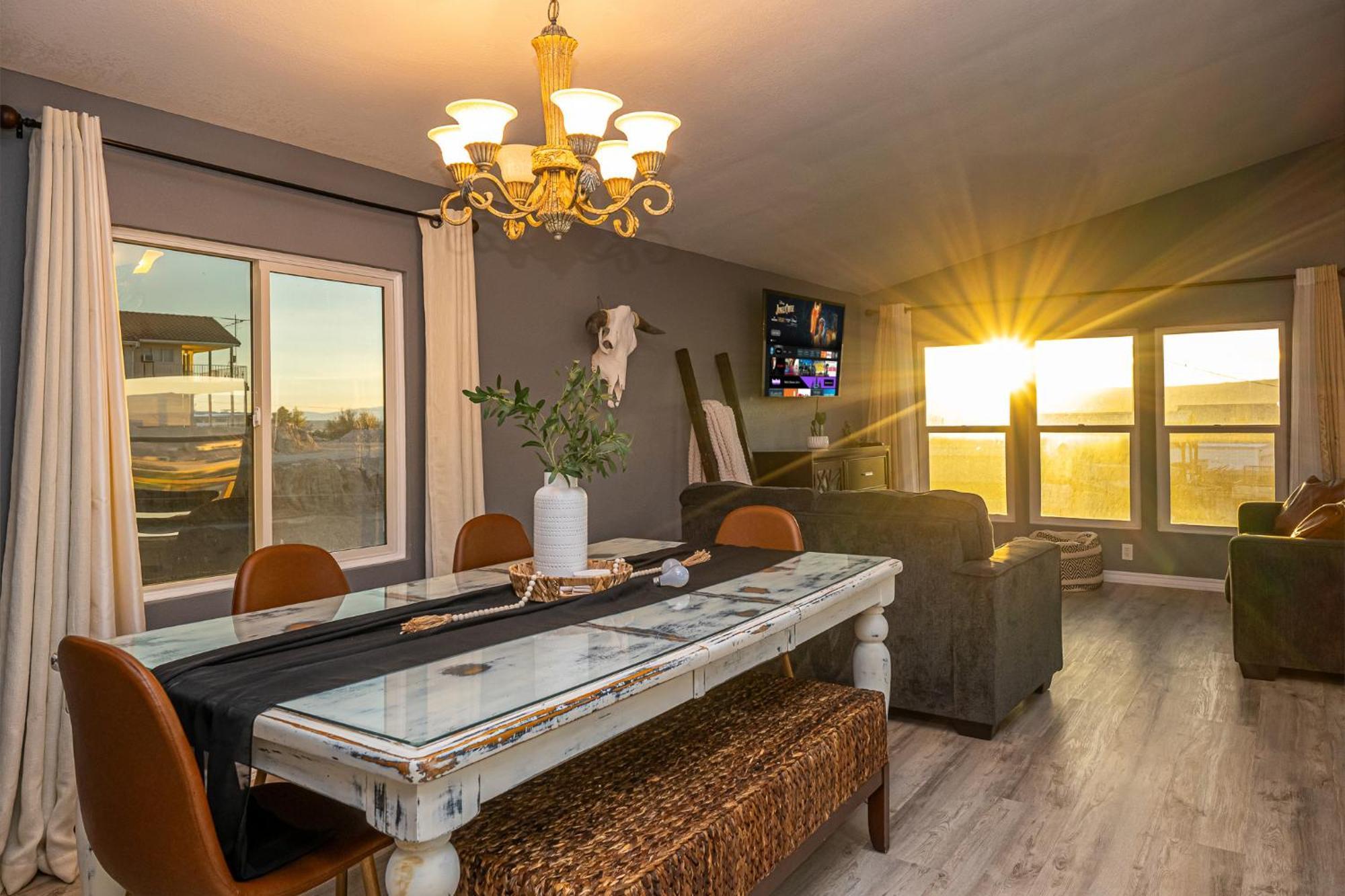 Magnificent & Tranquil Home, Mountain Views , 8 Mins To Casinos & River, Fire Pit, Bbq Bullhead City Exterior photo